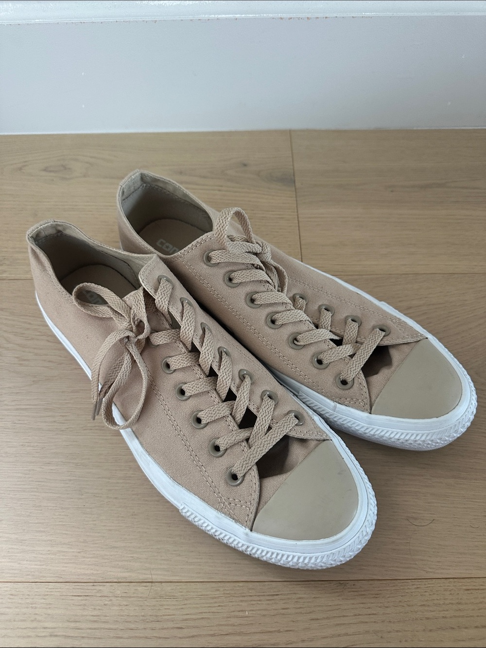 Converse Low-Top Sneakers in Beige/Tan